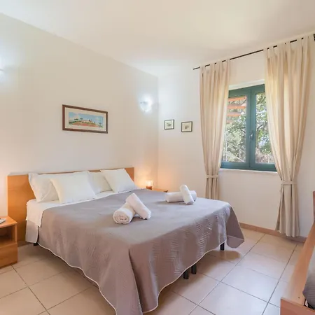 La Piana Degli Ulivi B&B 로사노